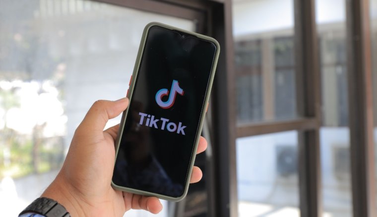 Miért ne tiltanánk be a TikTokot? Miért ne tiltanánk be a Facebookot is?