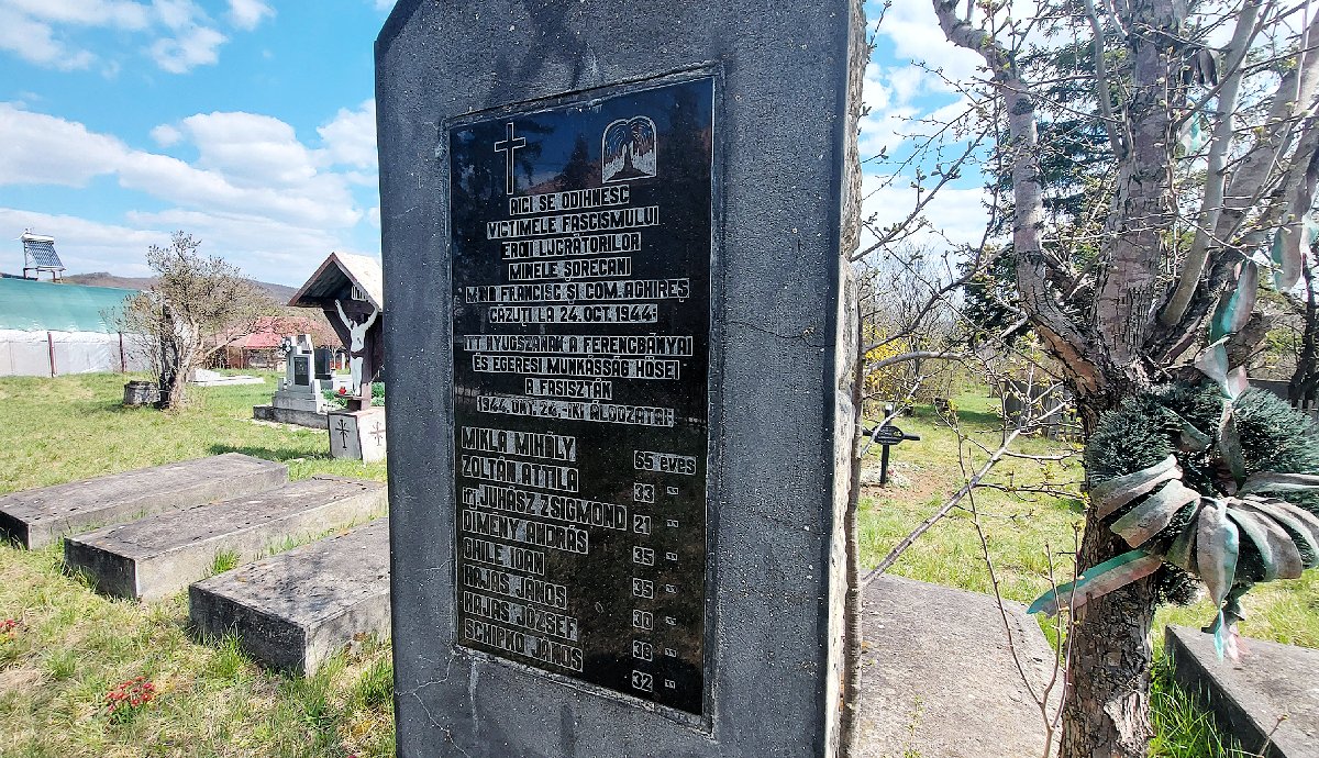 Az 1944-es egeresi mészárlás áldozatainak sírjai az egeresi katolikus temetőben. (Fotók: Szántai János.) 
