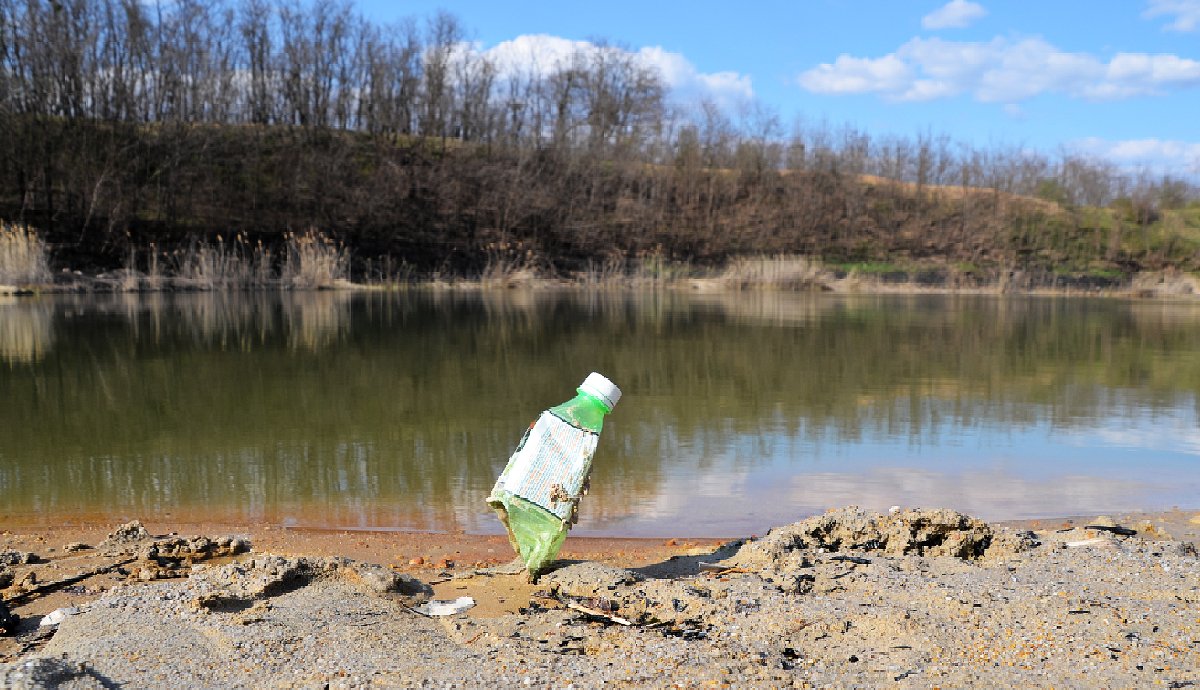 Tényleg kevés a szemét a Kék lagúna környékén. Aránylag. 