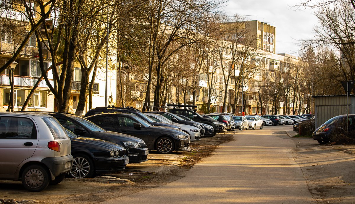 Sok az autó Kolozsváron, de azért így mégis rendezettebb látványt mutatnak.