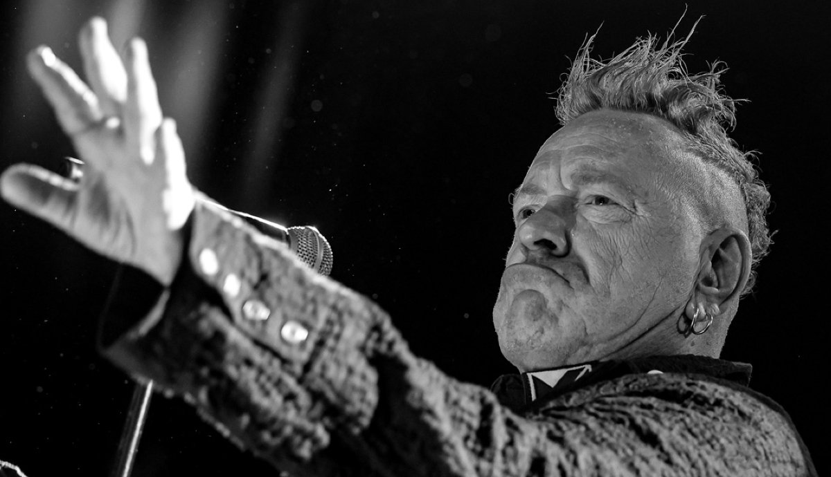 John Lydon varázsol a maga punk módján. Fotó forrása: a PIL Facebook-oldala. 