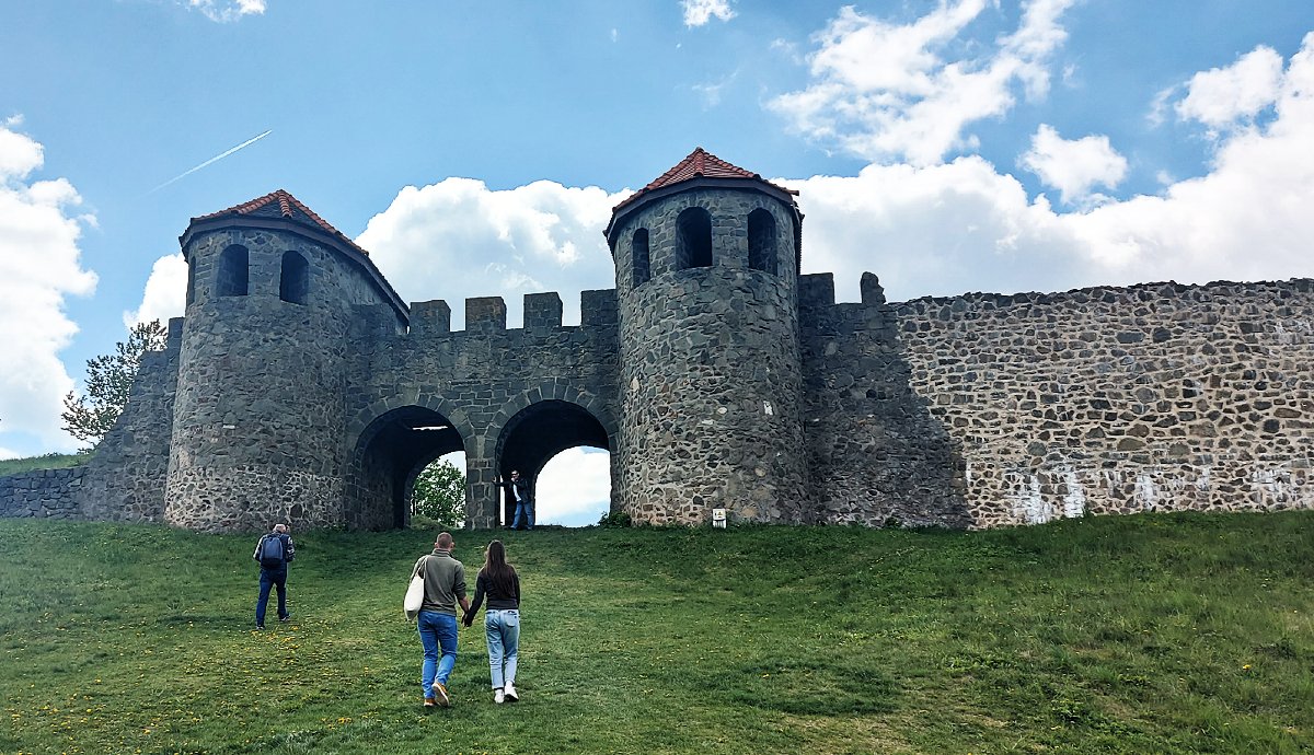A porolissumi római castrum (tábor, erőd) rekonstruált kapuja. 