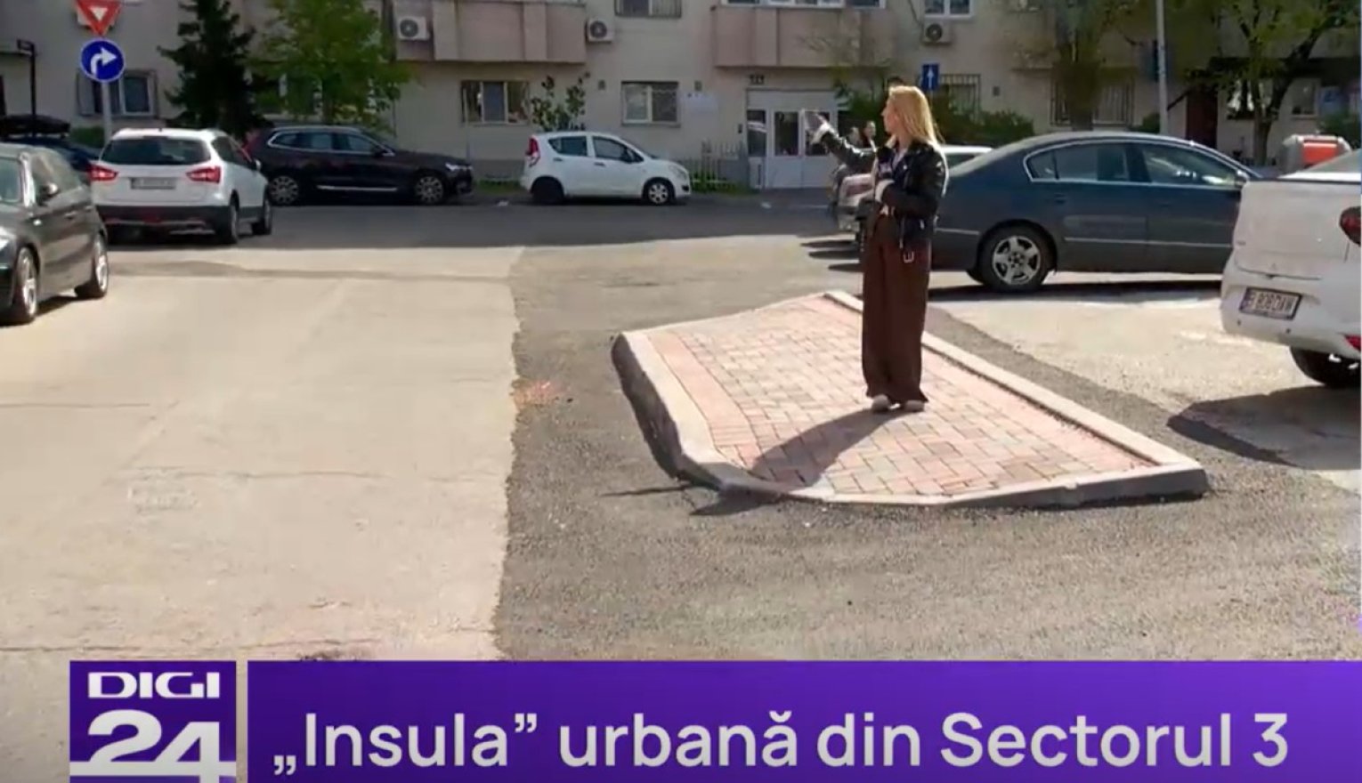 Egy bukaresti panelrengetegben a semmiből bukkant elő egy magányos járdasziget