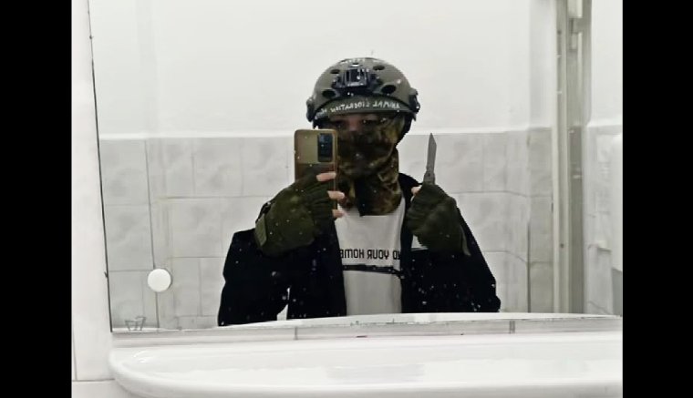 Egy hetedikes diák megkéselt egy tanárt meg egy diákot