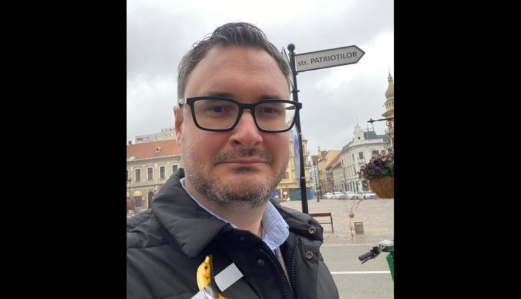 Igen, meg kell végre állítani a szélsőséges influenszerek közösségi médiás ámokfutását!