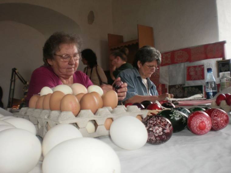 Értékmegőrzés és értékteremtés a táltos kézműves táborban