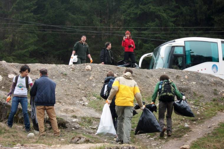 Gyilkos-tó: majálisra vandálturizmust