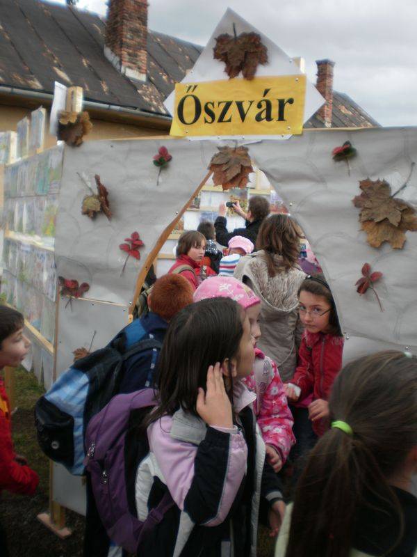 Őszvár – jelképes erőd a gyerekek munkáiból