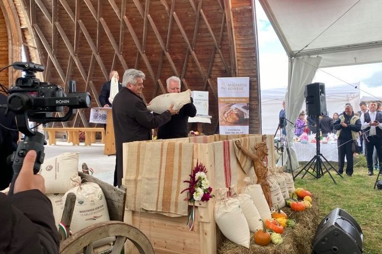 Isten áldását kérték a gyermekekre, gazdákra