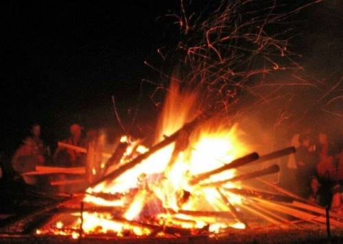 Nemzeti összetartozás a lángokban