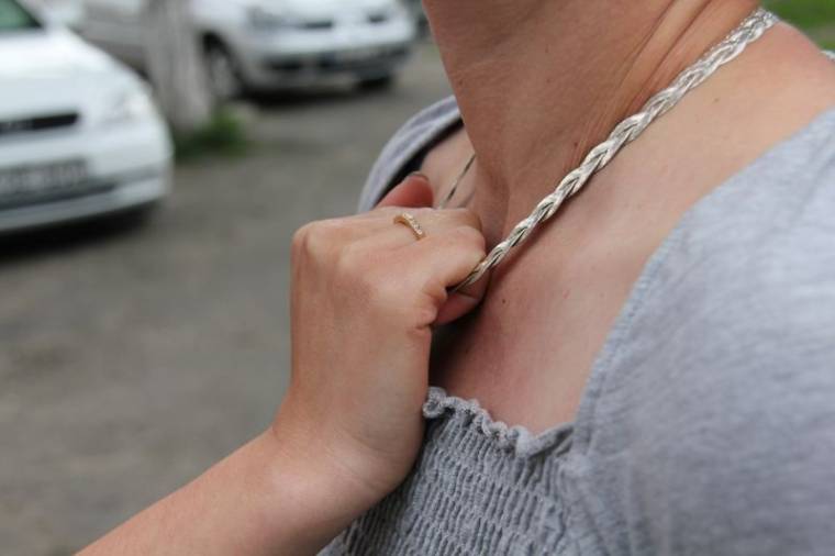 Megfélemlítettek, kifosztottak egy idős hölgyet