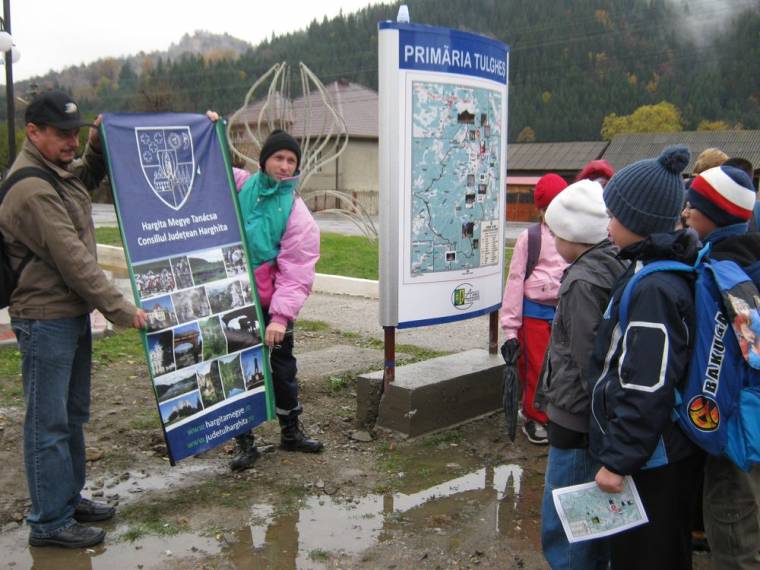 A Vöröskőig és tovább – turistaösvény Tölgyesen
