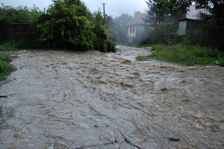 Galócás: a heves esőzés okozott árvizet