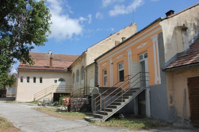 Munkálatok a ditrói kórháznál