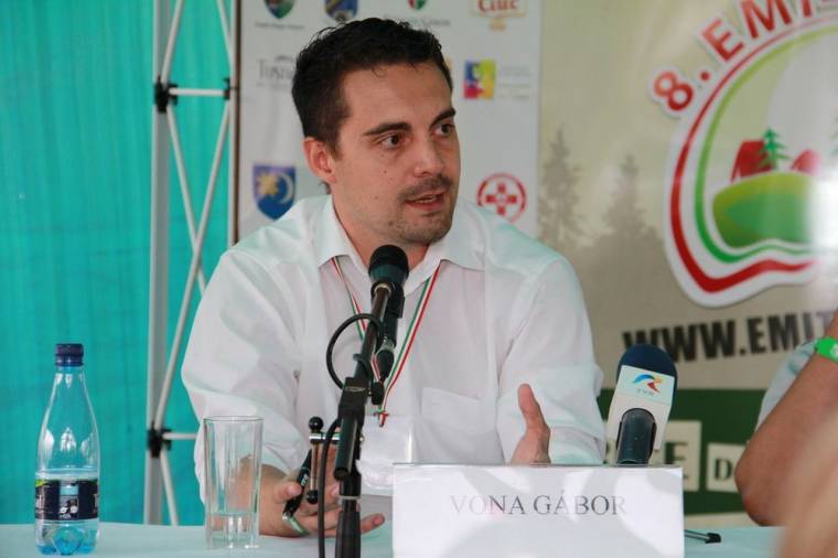 Jobbik: kergetjük a Fideszt a nemzeti úton