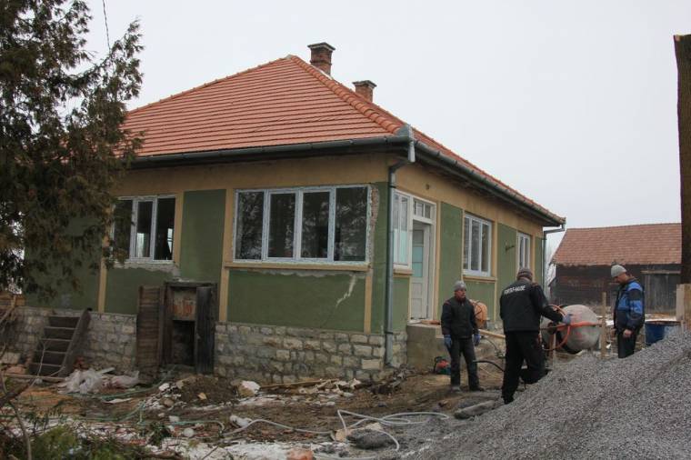 Épületfelújítás múlttemetéssel