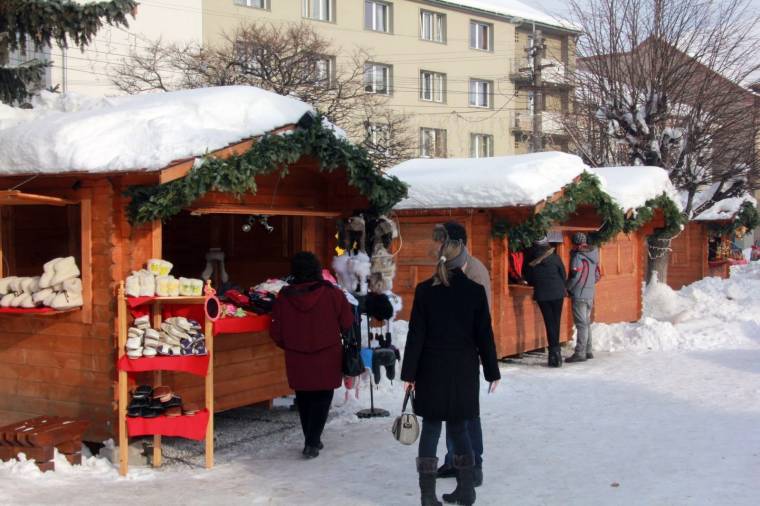 Előkészületek az adventi vásárra