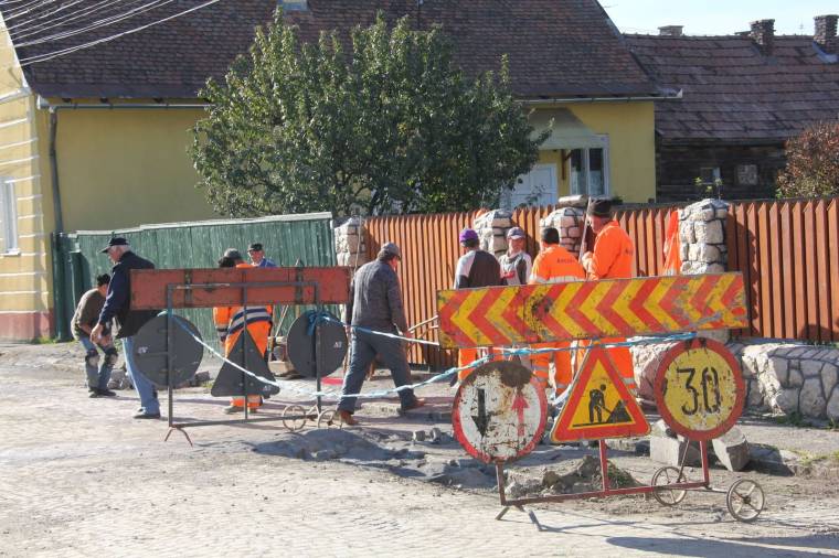 Folytatják a csatornázást Gyergyószentmiklóson