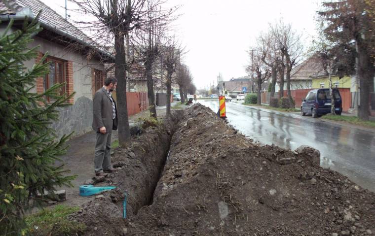 Folytatják a munkát