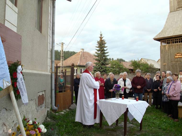 Ártatlan áldozatokért szólt a felszegi csengettyű harangja