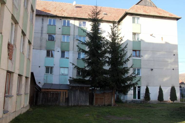 Felszólítás garázs- és kéménybontásra