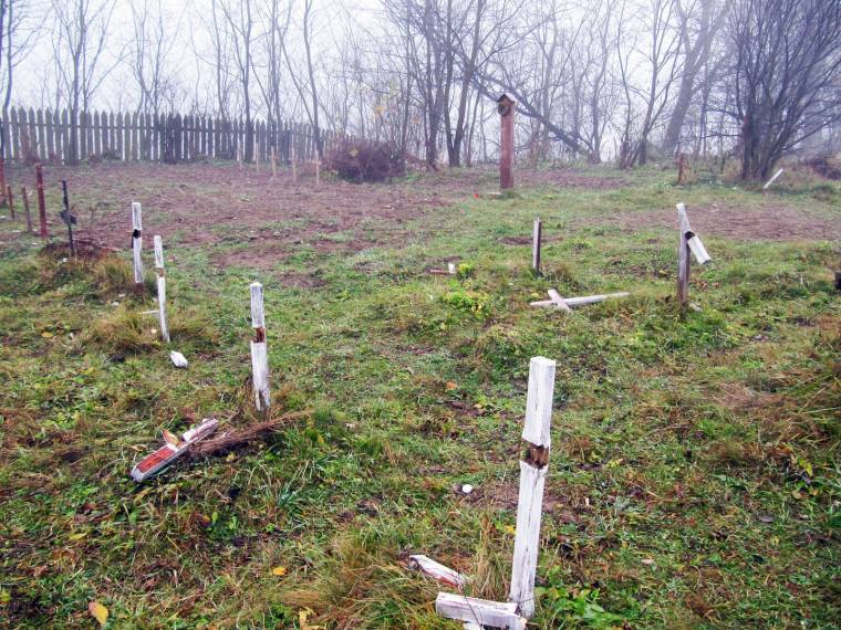 Helyszínelés a maroshévízi temetőben