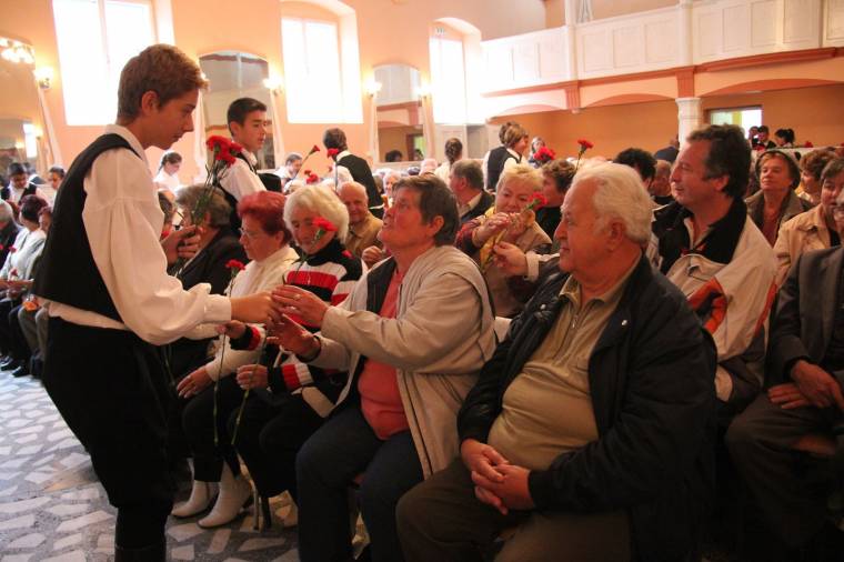 Az időseket köszöntötték