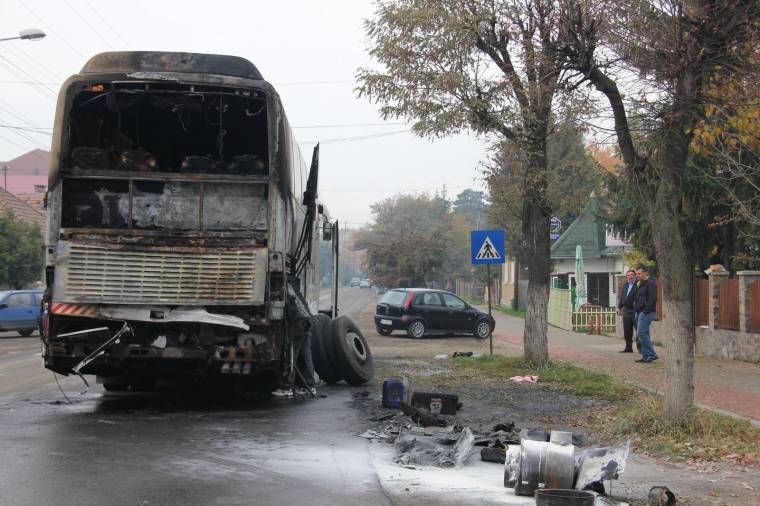 Mindenkinek sikerült kimenekülnie a kigyulladt buszból
