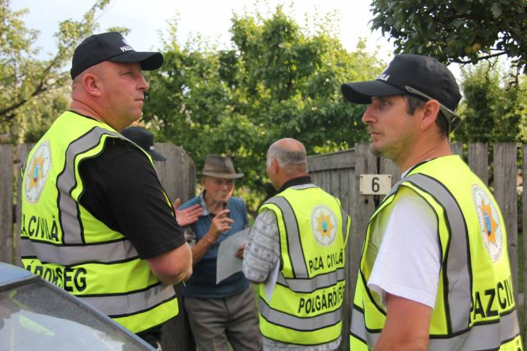 Polgárőrök kopogtatnak Gyergyószentmiklóson