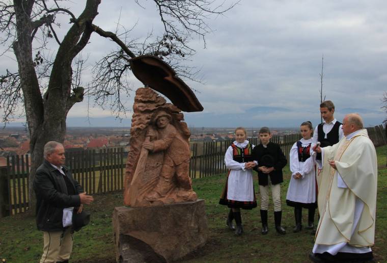 Gyergyóremete emlékezik és példát állít