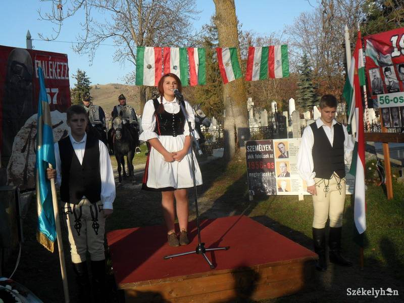 &bullet;  Fotó: Kertész László