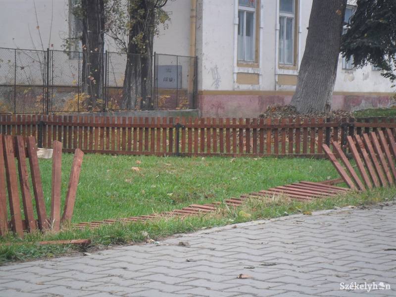 &bullet;  Fotó: Kertész László