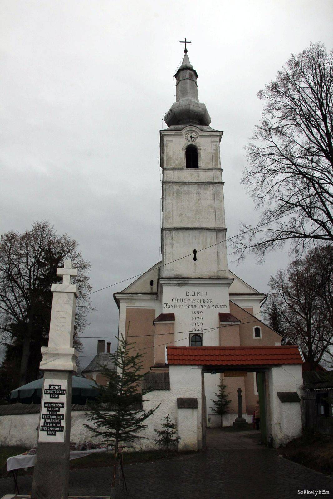 A gyergyóremetei templomot Szent Lénárd tiszteletére szentelték fel •  Fotó: Pethő Melánia