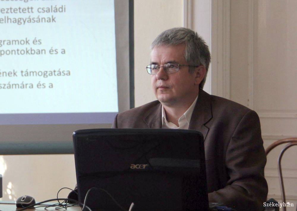 Elekes Zoltán és kollégái folytatják a japánsztrájkot. Megoldást várnak a döntéshozóktól. Archív •  Fotó: Pethő Melánia