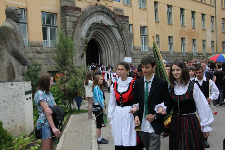 Kicsengetési ünnepségek Gyergyószéken