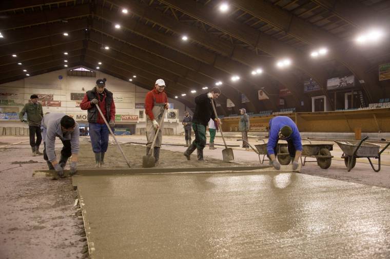 Betonoznak a jégpályán