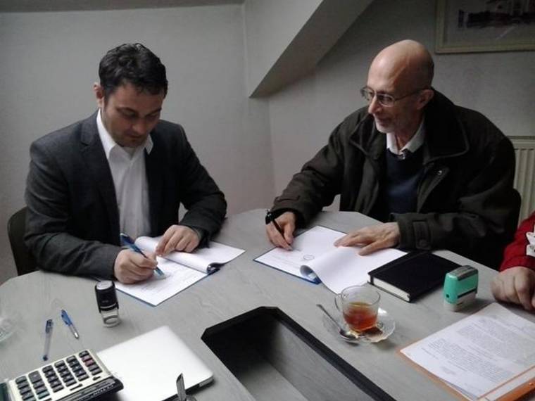 Tanintézetek felújítása Csomafalván