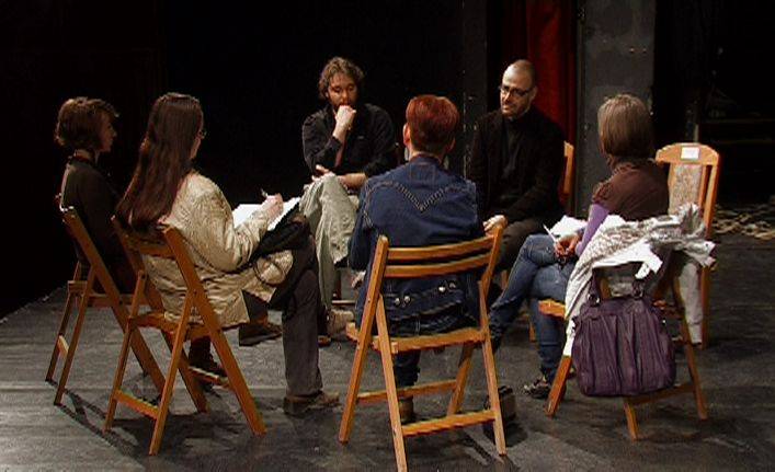 Tömbház-sztori egyszerű emberekről