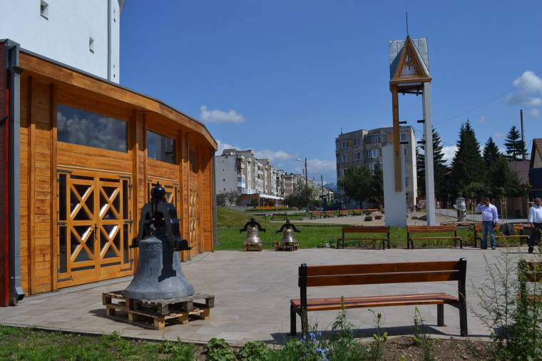 Közszemlén a három harang