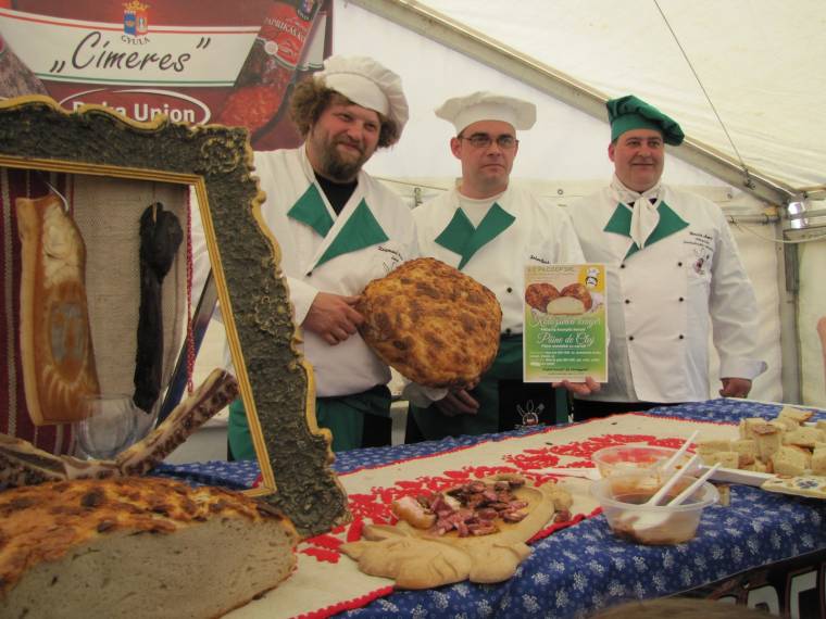 Ahol a kolbászt kolbásszal eszik