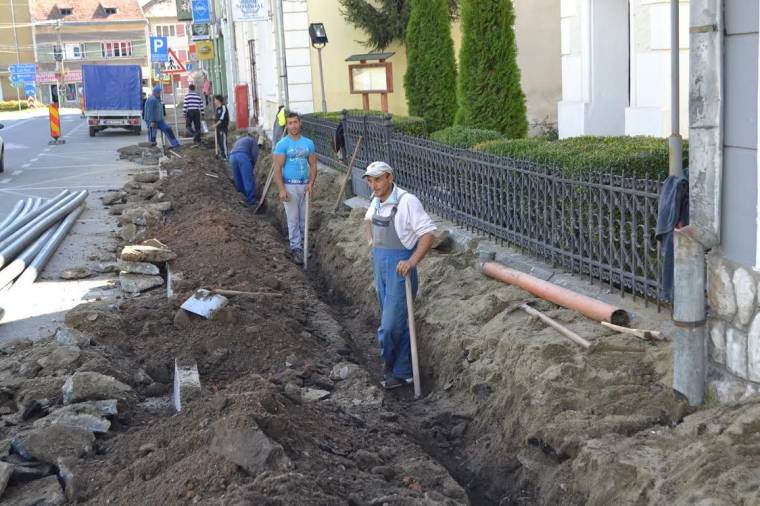 Még várni kell az új járdára a főtéren