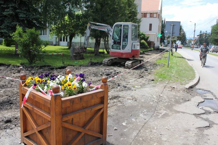 Folytatják a járdaépítést