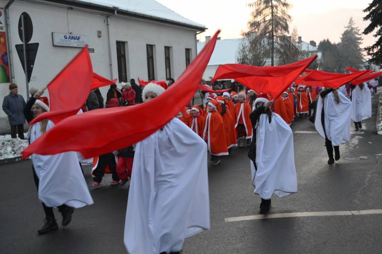 Színes Szent Miklós-napi seregszemle