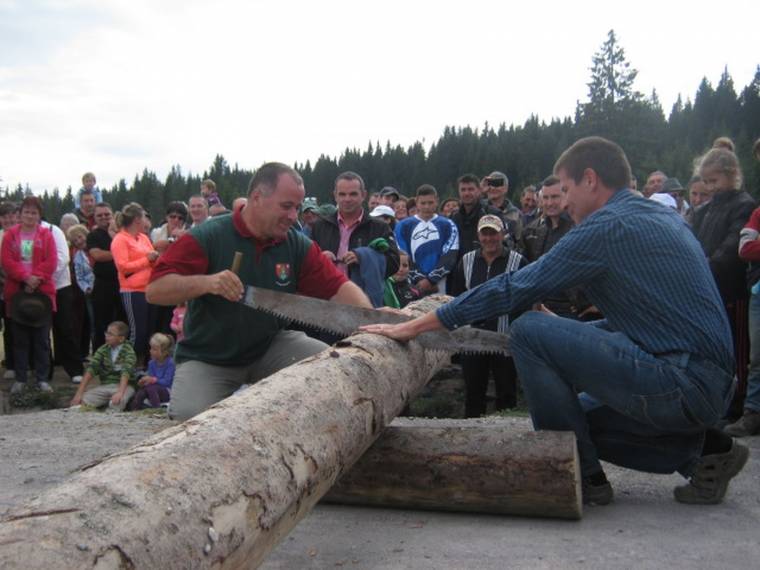 Út épült a szekérnyomból