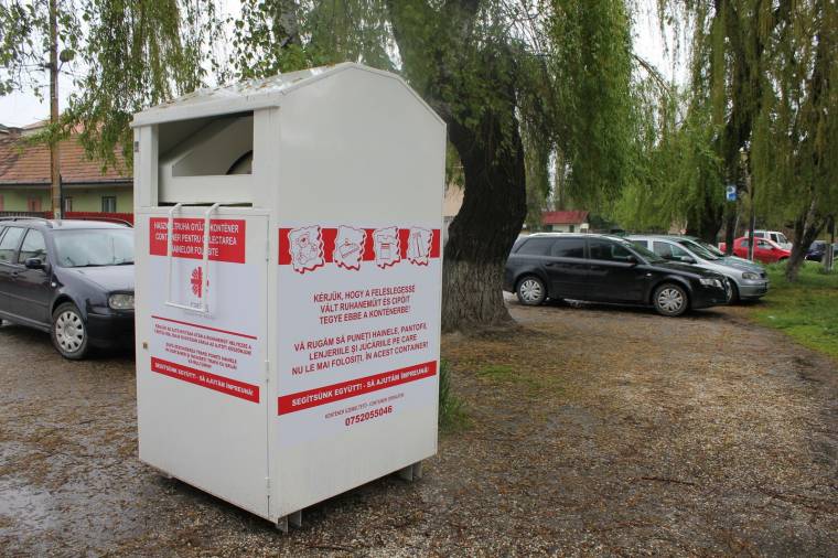 Szemétgócokká váltak a ruhagyűjtő konténerek