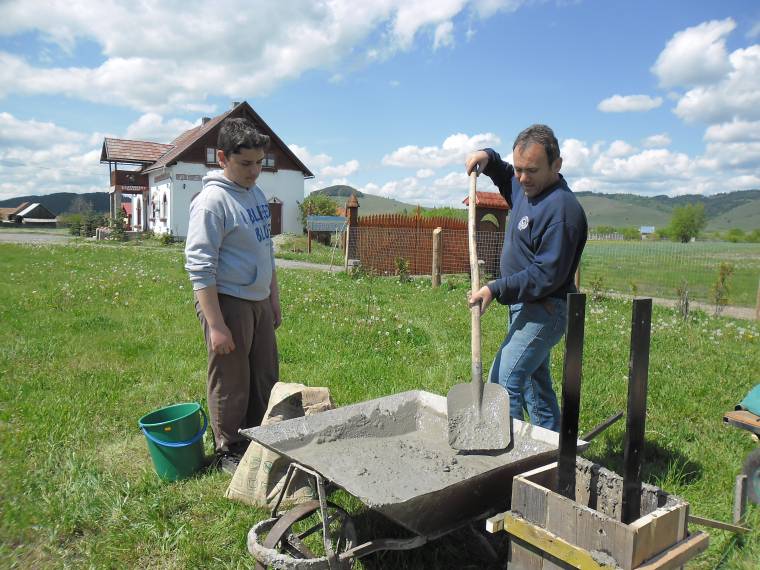Útszéli keresztek felújítása Szárhegyen