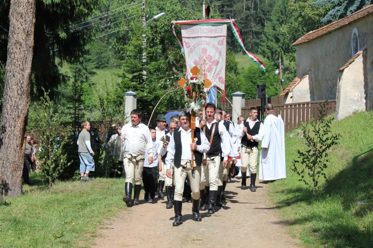 Búcsú Szárhegyen: Máriától Máriához