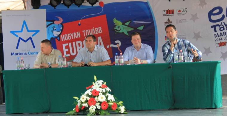 Választási kampány játékból, kormányválság a valóságban