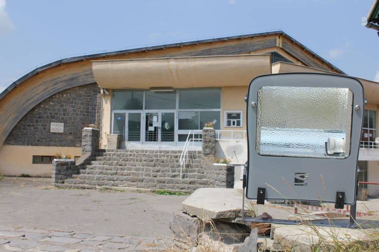 Megérkeztek a jégpálya új lámpái