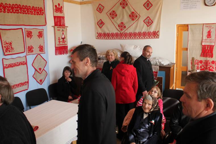 Szárhegyi kiállításméltatás: „szép, csak szomorú”